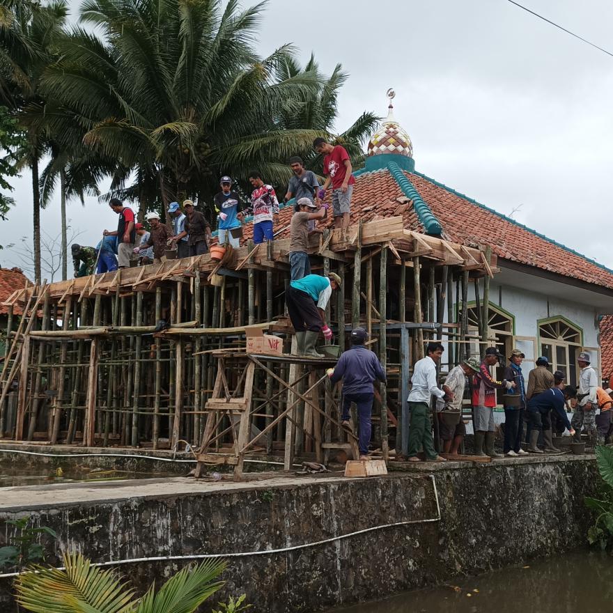 Membangun Desa Lewat Gotong Royong